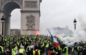 ¡Francia está en llamas y Europa tiembla! La extrema derecha de Marine Le Pen ha ganado la primera vuelta...