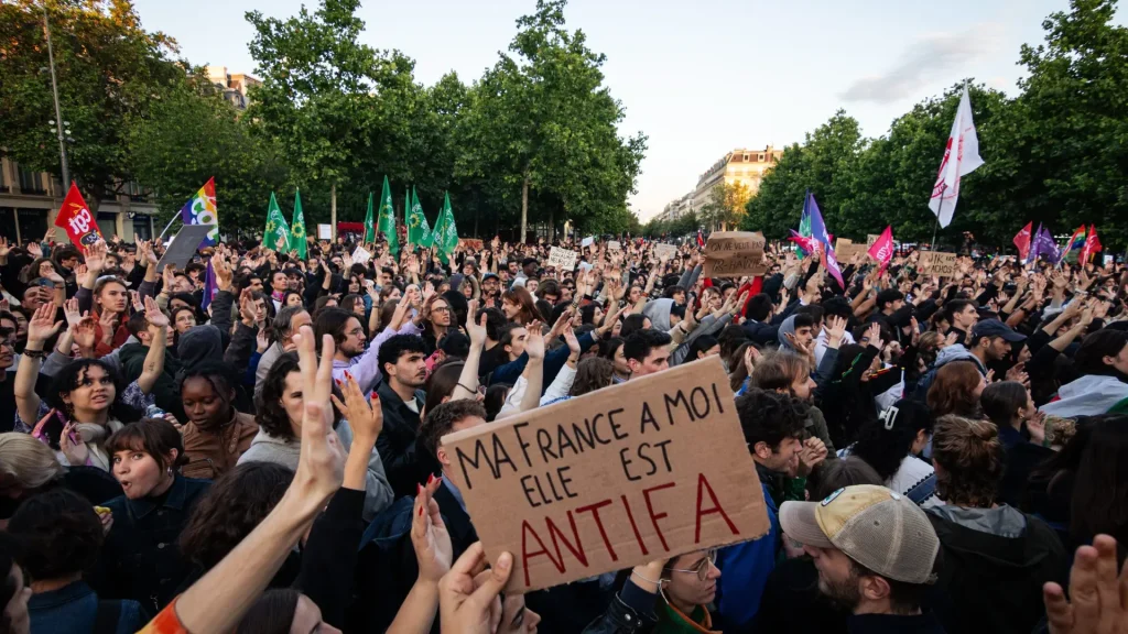 ¡Francia planta cara! La ultraderecha no pasa. En un giro espectacular de los acontecimientos, Francia le ha cerrado la puerta...