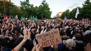 ¡Francia planta cara! La ultraderecha no pasa. En un giro espectacular de los acontecimientos, Francia le ha cerrado la puerta...