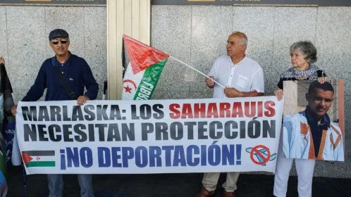 Los 37 Saharauis de Barajas. En la Terminal 4 del aeropuerto de Barajas, se desarrolla un drama que exponen la hipocresía y la crueldad.