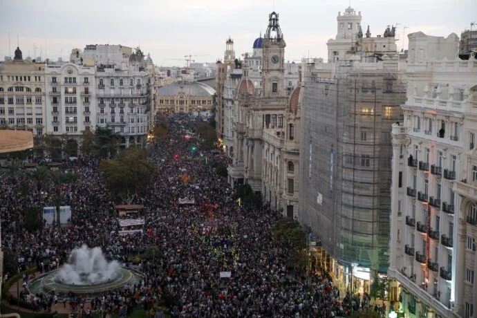 La Revuelta del Barro: Una Riada de Justa Indignación. 130.000 voces rugieron ayer en las calles de Valencia.